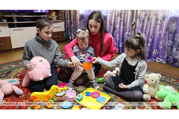 Минтруда: семьи с двумя и тремя детьми стали стандартом белорусского общества