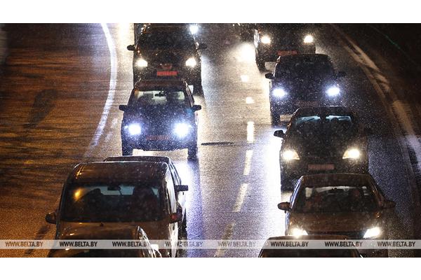 ГАИ призывает водителей быть особенно внимательными в снегопад и гололед