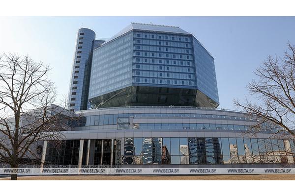 Выставку к 70-летию со дня рождения художника и поэта Федора Ястреба представили в Минске