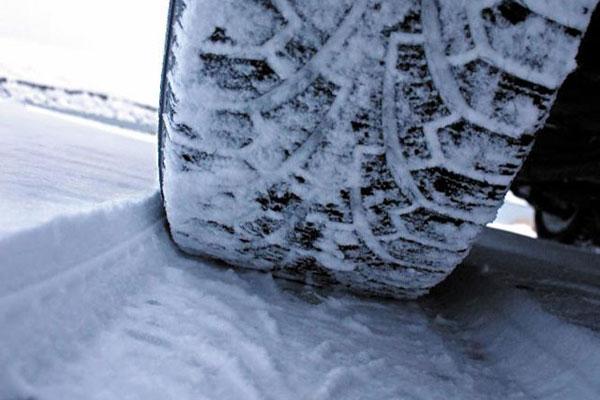 ГАИ напоминает об обязательном использовании зимних шин с 1 декабря