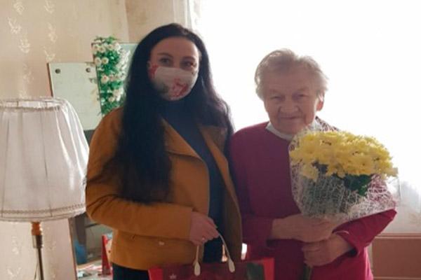 Жительницу Первомайского района Зинаиду Сажину поздравили со 100 –летием