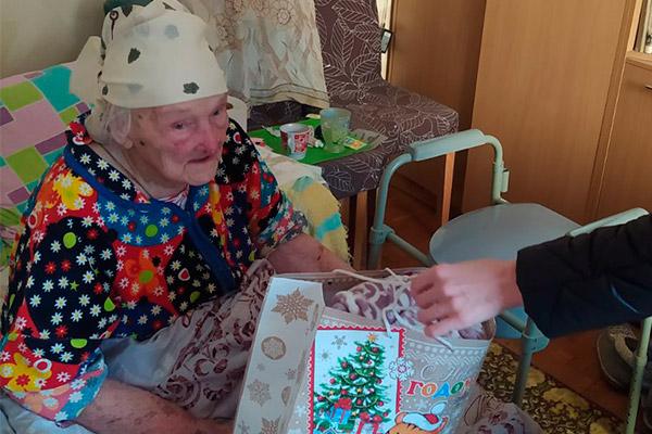 11 января свой 100-летний юбилей отмечает  Сенникова Зинаида Владимировна.