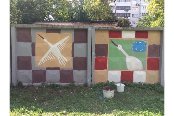 Активисты БРСМ украсили рисунками стены контейнерной площадки на ул. Кузьмы Чорного