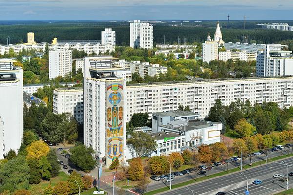 В микрорайоне Восток-1 приступили к реставрации гигантских мозаик Александра Кищенко