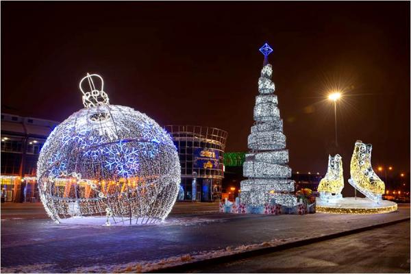 Новогоднюю иллюминацию включат в столице уже 15 декабря. Какие инсталляции украсят Минск