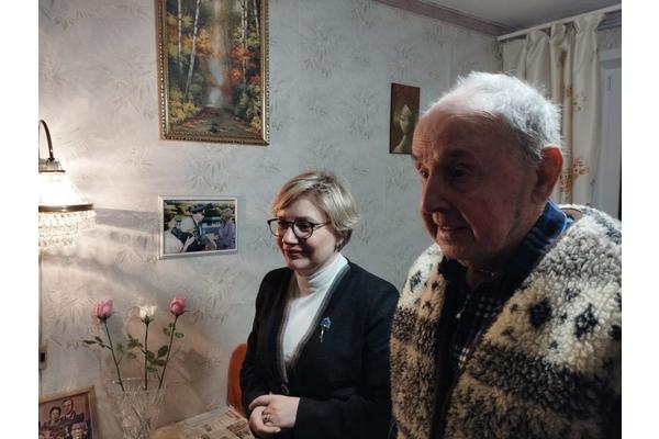 Восстанавливал страну из руин. В Первомайском районе поздравили с Днем защитников Отечества ветерана Василия Шишова