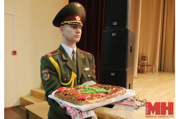 В Беларуси началась республиканская акция для военнослужащих «Мамины пироги»
