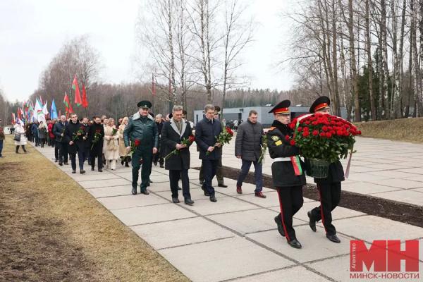 Минчане почтили память жертв фашизма в Хатыни